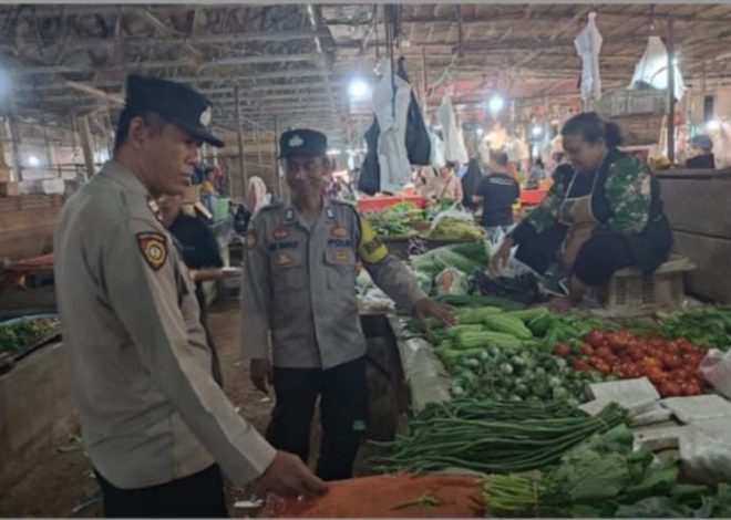 Polsek Betung Gelar Patroli Kaki untuk Tingkatkan Rasa Aman di Pasar dan Permukiman Warga