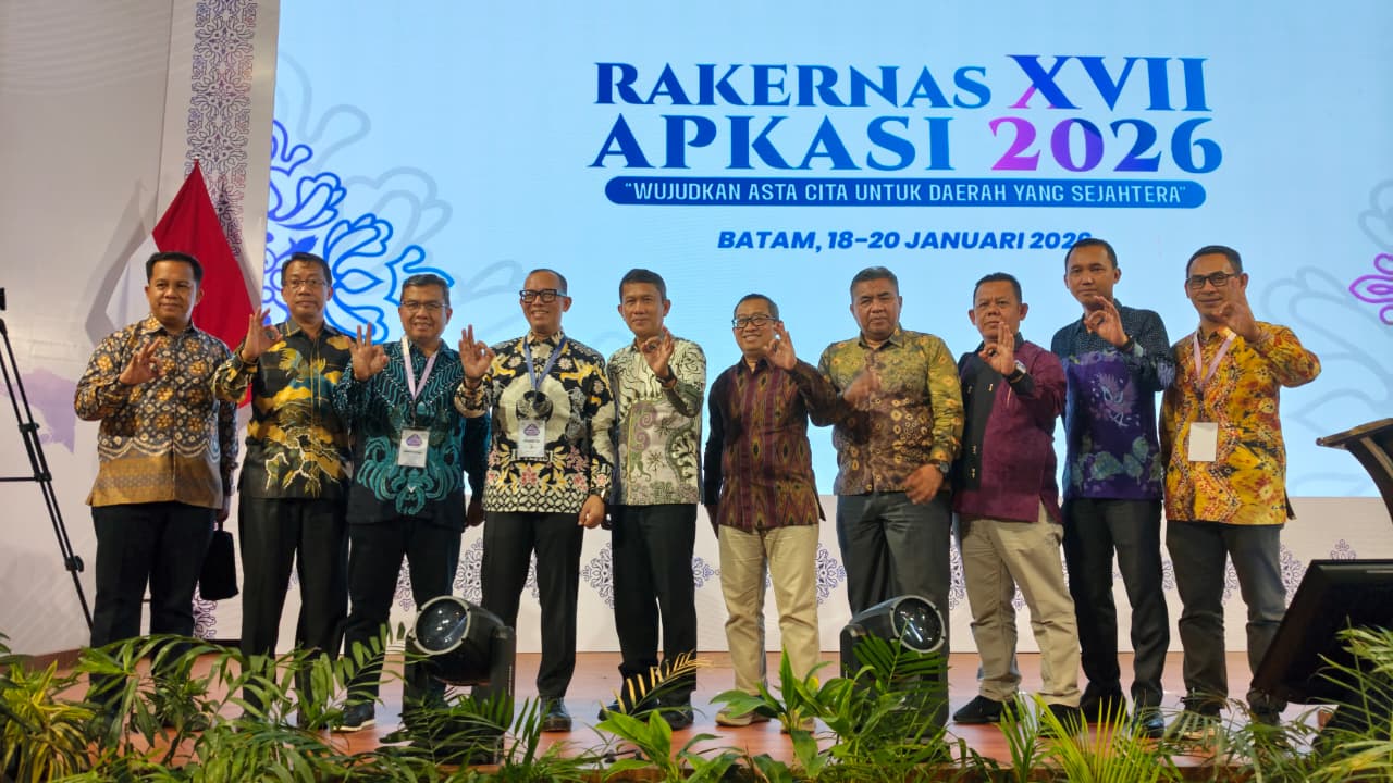 Direktur Perumda TirtaRaja Baturaja dampingi Bupati OKU dalam Rakernas APKASI