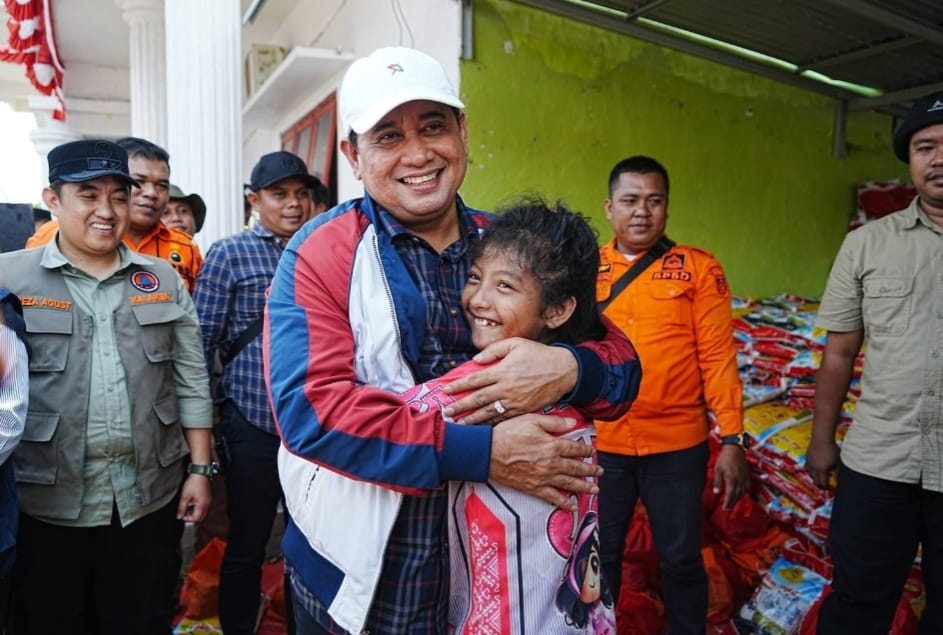 Dr. H. Askolani, SH MH, Kunker Ke Mugih Serahkan Bantuan Korban Banjir