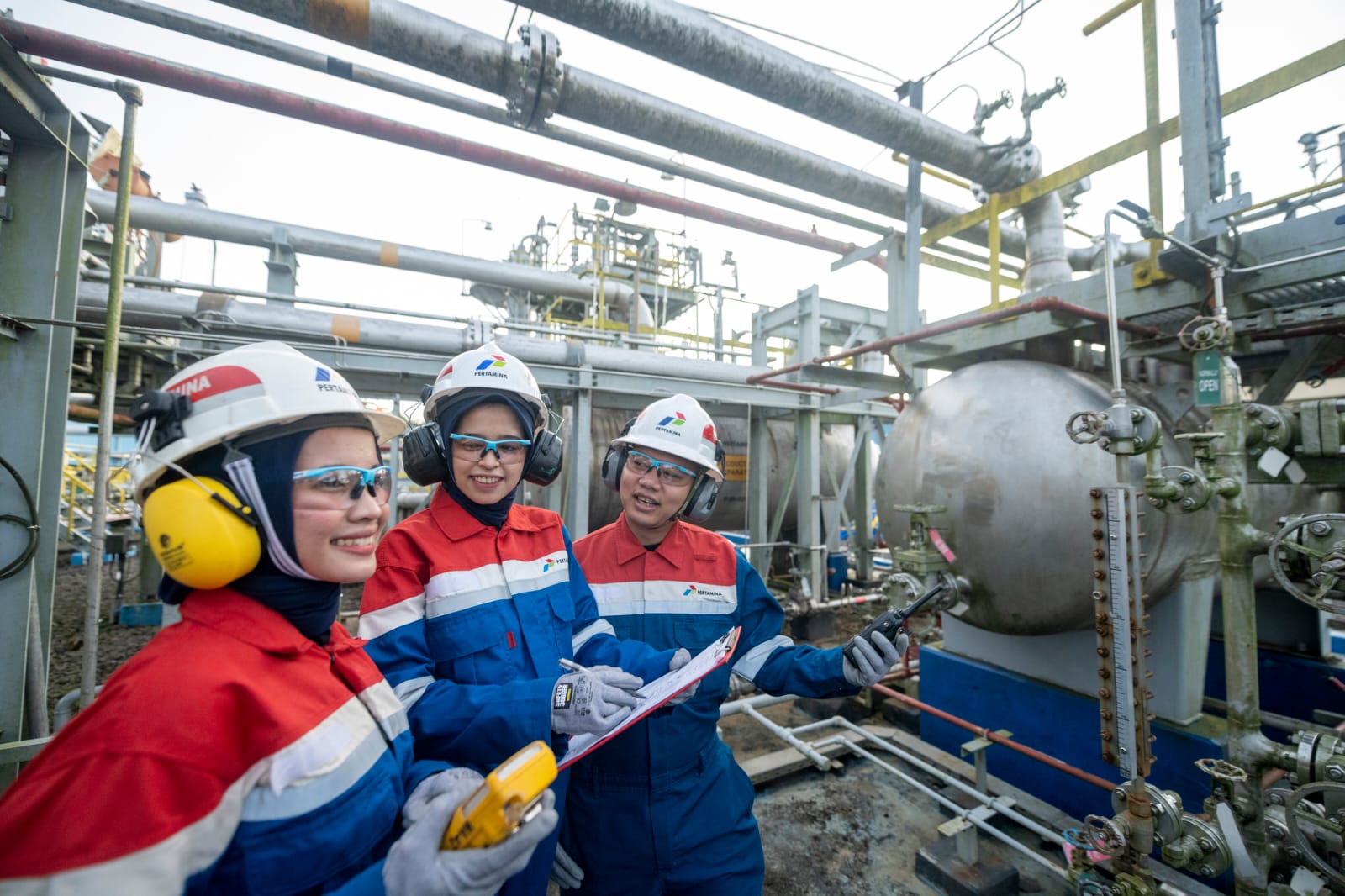 Pertamina EP Adera Field berhasil menerapkan komplesi dual string di Sumur BNG-080 yang mampu memproduksikan dua lapisan reservoir secara bersamaan melalui satu sumur dan meningkatkan efisiensi produksi migas.